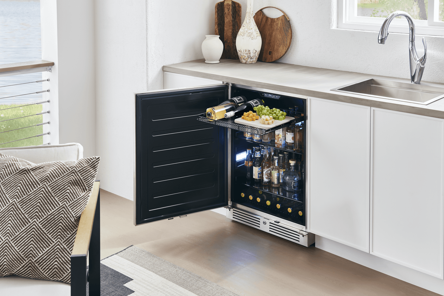 ZEPHYR Presrv Bev Outdoor Cooler, 24in UC, SS, Lock, 1Z in Stainless Steel - PRB24C01ASOD