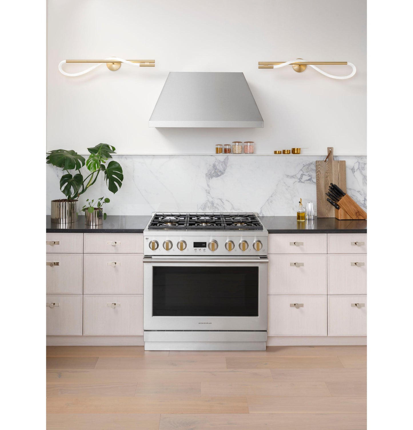 MONOGRAM Monogram 36" Dual-Fuel Professional Range with 6 Burners in Stainless Steel - ZDP366NTSS